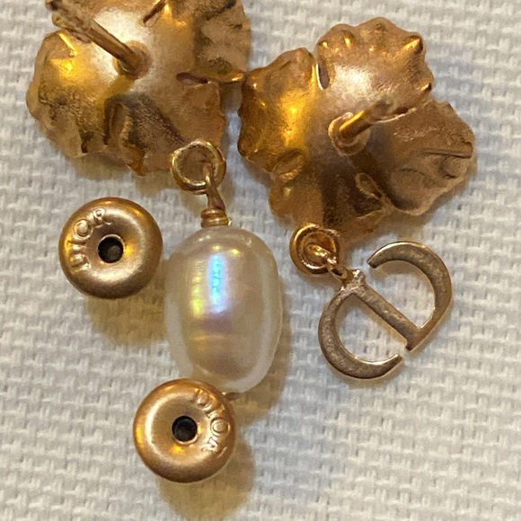 Dior D-Millefiori Earrings Matte Pink-Finish Metal and White Resin Pearls - Picture 5 of 10